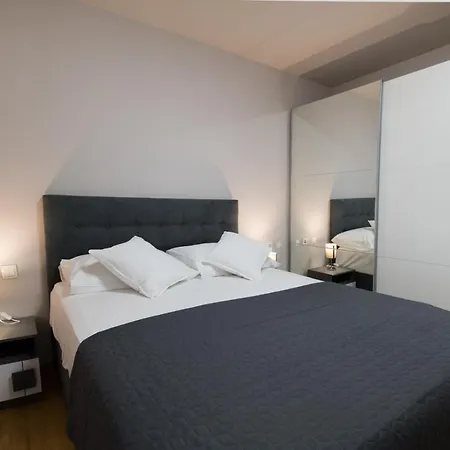 Elegant & Spacious 110m2 Luxury With 3br & Pool At Ciovo - Fiorentini * טרוגיר