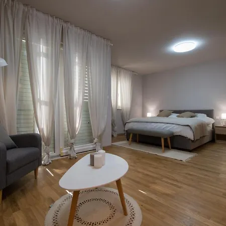 דירה Elegant & Spacious 110m2 Luxury With 3br & Pool At Ciovo - Fiorentini