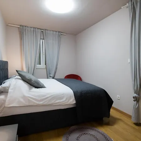 Elegant & Spacious 110m2 Luxury With 3br & Pool At Ciovo - Fiorentini דירה