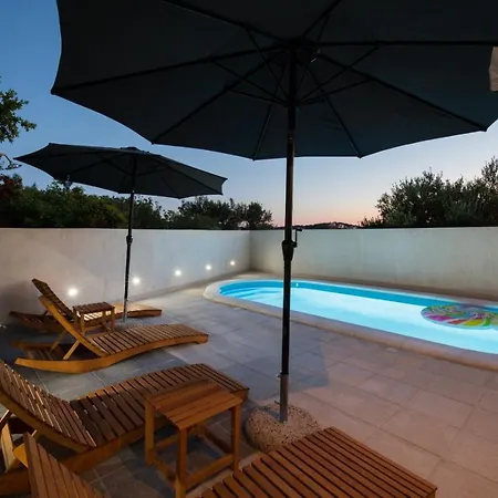 דירה Elegant & Spacious 110m2 Luxury With 3br & Pool At Ciovo - Fiorentini