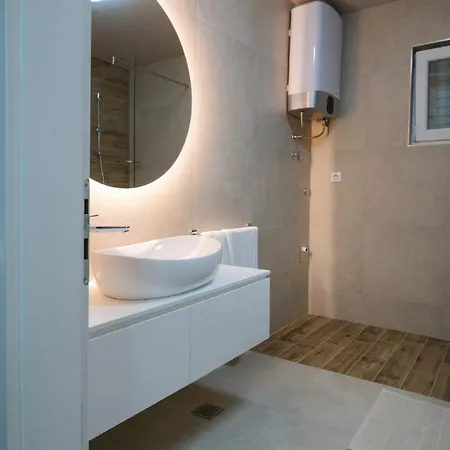 דירה Elegant & Spacious 110m2 Luxury With 3br & Pool At Ciovo - Fiorentini